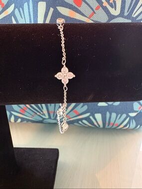Pretty Bird Silver Floral Clover Bracelet with Clear Stones
